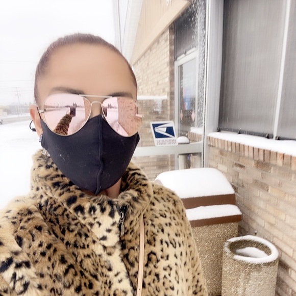 Meet your Posher, Megan - Picture 3 of 5